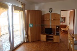 VODICE, samostojeća kuća, 7 apartmana, dvorište, Vodice, Famiglia