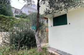 TISNO, samostojeća kuća s apartmanima, 70 m od mora, pogled na more, Tisno, Casa