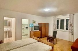 TISNO, samostojeća kuća s apartmanima, 70 m od mora, pogled na more, Tisno, Casa