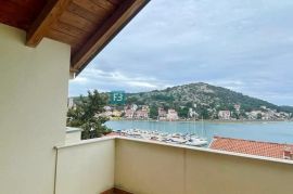 TISNO, samostojeća kuća s apartmanima, 70 m od mora, pogled na more, Tisno, Casa