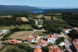 Barban, kuća s pomoćnim objektom i bazenom, Barban, Famiglia