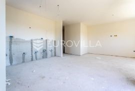 Split, Sirobuja, trosoban stan + dva parkirna mjesta NKP 71, 48 m2, Split, Appartamento