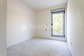 Split, Sirobuja, trosoban stan + dva parkirna mjesta NKP 71, 48 m2, Split, Appartamento