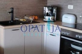 Opatija - prekrasan 2s+db s balkonom i bazenom, Opatija, Διαμέρισμα