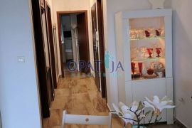 Opatija - prekrasan 2s+db s balkonom i bazenom, Opatija, Διαμέρισμα