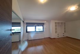 OPATIJA, LOVRAN- prekrasan dvoetažni stan od 111.89m2 s pogledom na more, okućnicom i garažom, Lovran, Appartment