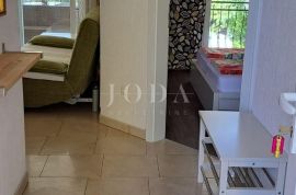 Top lokacija - dva apartmana blizu plaže!, Malinska-Dubašnica, Διαμέρισμα