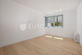 Opatija, centar, trosoban stan u novogradnji s 2 terase NKP 134 m2, Opatija, Appartamento