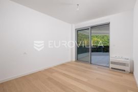 Opatija, centar, višesoban stan u novogradnji s 4 parkirna mjesta NKP 247 m2, Opatija, شقة