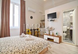 ATRAKTIVNO! Stan cca 80 m2 | 4 apartmanske jedinice | Top pozicija! | Dubrovnik, Stari grad, Dubrovnik, شقة