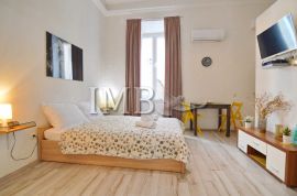 ATRAKTIVNO! Stan cca 80 m2 | 4 apartmanske jedinice | Top pozicija! | Dubrovnik, Stari grad, Dubrovnik, Wohnung