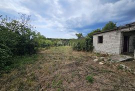 ISTRA, PULA, STOJA - Ekskluzivno građevinsko zemljište s ucrtanim objektom, 100m od plaže, Pula, Земля