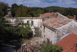 Buzet, Kuća sa započetom adaptacijom u blizini Roča !, Buzet, Famiglia