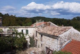 Buzet, Kuća sa započetom adaptacijom u blizini Roča !, Buzet, Ev