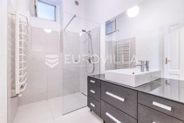 Zagreb, Centar, prekrasan trosobni građanski stan 112 m2 i vanjsko parkirno mjesto!, Zagreb, Apartamento