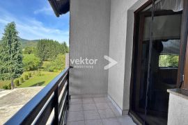 Vrbovsko, samostojeća kuća s 2.000m2 okućnice i poslovnim prostorom, Vrbovsko, Haus