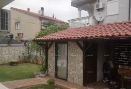 Kuća Prodaja velike apartmanske kuće sa 11 stambenih jedinica, Medulin!, Medulin, House