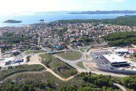 PRODAJA građevinsko poslovno zemljište 2464 m2 Pakoštane, Pakoštane, Casa