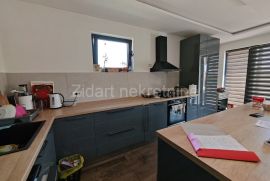 Kuća Jakovo 244 m2 povoljno, Surčin, Maison