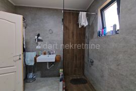 Kuća Jakovo 244 m2 povoljno, Surčin, Maison