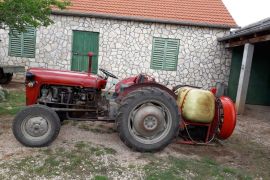 PRODAJA kuća sa bazenom Nadin, 339 m2, imanje 45922 m2, Benkovac, Famiglia