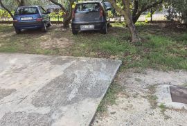 Bibinje, kuća 186 m2 sa 4 stana i 470 m2 okućnice, Bibinje, Casa