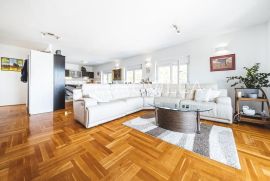 Zagreb, Gornji Bukovac, prekrasan četverosoban stan s garažom i vanjskim PM NKP 135 m2, Zagreb, Appartement