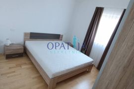 PREKRASAN 4 SOBAN STAN S POGLEDOM NA MORE I BAZENOM U LOVRANU, Lovran, Appartment