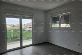 Stan Pula, Valdebek, nova , manja stambena zgrada. Apartman , cijela etaža., Pula, Kвартира