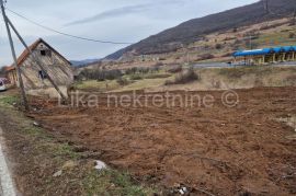 OROVAC ( Otočac ) kuća prizemnica, pomoćna zgrada, vrt, oranica, Otočac, Σπίτι