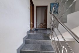 KUĆA SA APARTMANIMA 60 METARA DO MORA, Sveti Filip I Jakov, Σπίτι