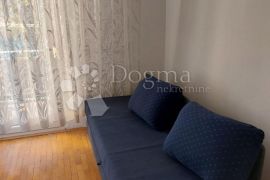 Novi Vinodolski -Centar  dvije kuće 426m2 blizina mora!!, Novi Vinodolski, House