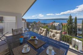 PREKRASNA APARTMANSKA KUĆA, Crikvenica, بيت