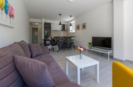 PREKRASNA APARTMANSKA KUĆA, Crikvenica, بيت