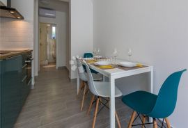 PREKRASNA APARTMANSKA KUĆA, Crikvenica, بيت