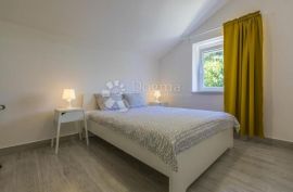 PREKRASNA APARTMANSKA KUĆA, Crikvenica, بيت