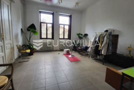 Osijek, strogi centar, kuća 377 m2 s 2 garaže i okućnicom ukupno 655 m2, Osijek, Famiglia