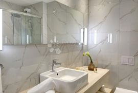 Inovativni luksuz i elegancija kod Zadra! Novi penthouse s jacuzzijem i bazenom!, Privlaka, Διαμέρισμα