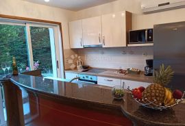 MALINSKA - APARTMANSKA KUĆA SA 6 APARTMANA, Malinska-Dubašnica, Casa