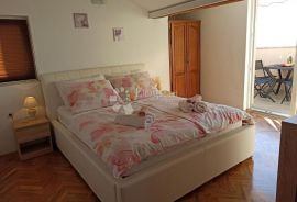 MALINSKA - APARTMANSKA KUĆA SA 6 APARTMANA, Malinska-Dubašnica, Casa