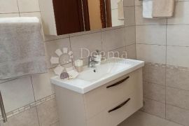 MALINSKA - APARTMANSKA KUĆA SA 6 APARTMANA, Malinska-Dubašnica, Casa