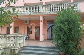 Apartmanska kuća 150 m od mora, Medulin, Casa