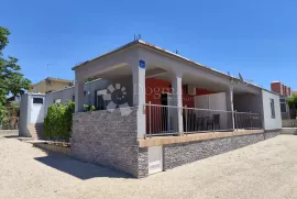 VODICE-PRIZEMNICA NA VELIKOM ZEMLJIŠTU OD 912M2, Vodice, Haus