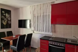 VODICE-PRIZEMNICA NA VELIKOM ZEMLJIŠTU OD 912M2, Vodice, Haus