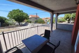 VODICE-PRIZEMNICA NA VELIKOM ZEMLJIŠTU OD 912M2, Vodice, Haus