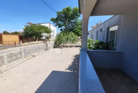 VODICE-PRIZEMNICA NA VELIKOM ZEMLJIŠTU OD 912M2, Vodice, Haus