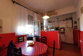 RIJEKA, CENTAR, stan 100 m2,  u centru grada na traženoj lokaciji, Rijeka, Apartamento