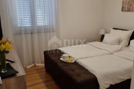 OTOK KRK, OMIŠALJ - Uređeni apartman 20 metara od mora, Omišalj, Appartement