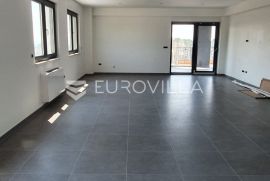 Šibenik, četverosoban luksuzan stan s bazenom, Šibenik, Apartamento