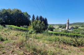 ISTRA, OPRTALJ - Kamena samostojeća ruševina s velikim građevinskim zemljištem u cjelini, Oprtalj, Kuća